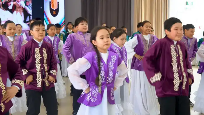 20 тысяч школьников Павлодарской области исполнили танец «Қара жорға» (5)