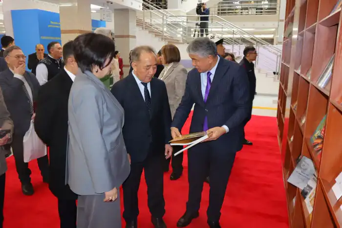 Лекция о развитии тюркского литературного наследия прошла в Национальной академической библиотеке РК (4)