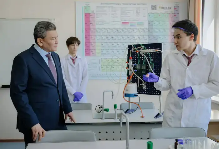 Посещение акима области Назарбаев Интеллектуальной школы: поддержка талантливой молодежи как ключ к будущему региона Атырау