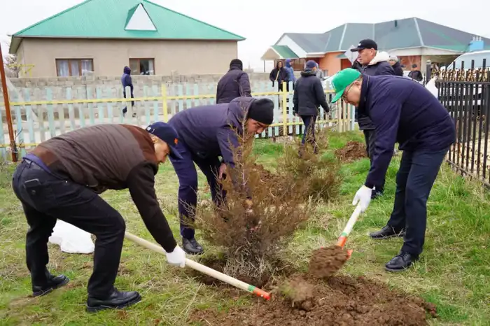 ТУРКЕСТАН: БОЛЕЕ 2000 ЖИТЕЛЕЙ КАЗЫГУРТСКОГО РАЙОНА ПРИНЯЛО УЧАСТИЕ В МАСШТАБНОМ СУББОТНИКЕ Атырау