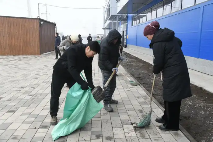 В Астане прошел праздник очищения: участники убрали территорию и отметили ценности Наурыза Атырау