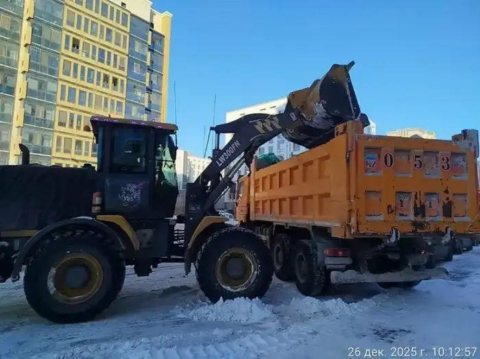 В Астане продолжаются снегоуборочные работы: задействовано 1 785 единиц спецтехники и 3 037 дорожных рабочих Атырау