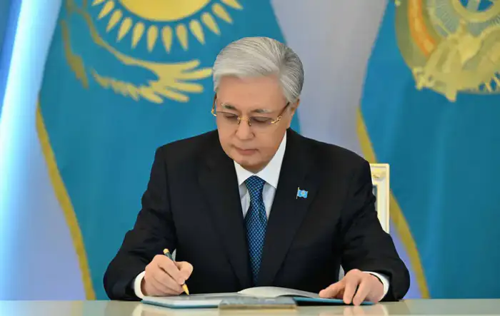 Президент Касым-Жомарт Токаев принял участие в торжественном мероприятии, посвященном принятию Конституции (2)