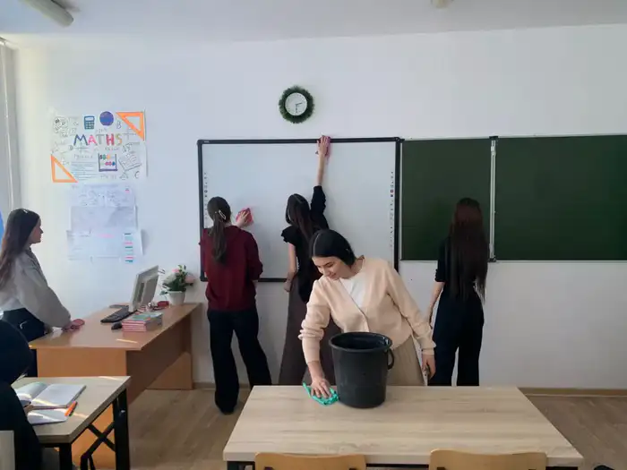 Субботник студентов Технологического колледжа в Астане в рамках экологической акции Атырау
