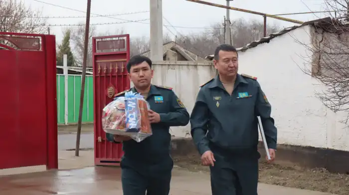 ВОЕННОСЛУЖАЩИЕ ТУРКЕСТАНСКОЙ ОБЛАСТИ ПОЗДРАВИЛИ ВЕТЕРАНА ВОВ С ДНЕМ БЛАГОДАРНОСТИ Атырау