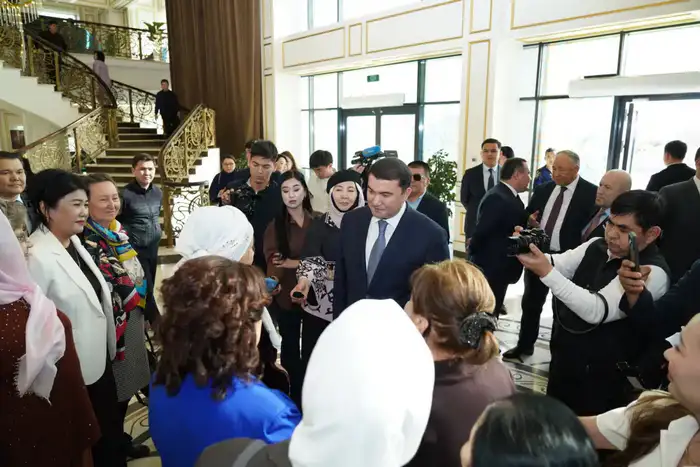 Встреча акима Туркестанской области с многодетными матерями: признание роли женщин в обществе Атырау