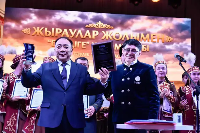 В Актобе жыр-проект «Жыраулар жолымен» внесен в мировой реестр рекордов (2)
