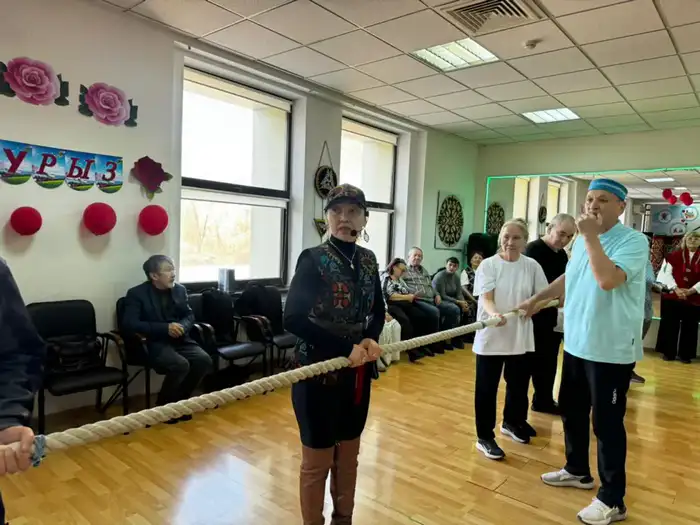 Пенсионеры Астаны тянут канат, как жизнь — с упорством и силой духа Атырау