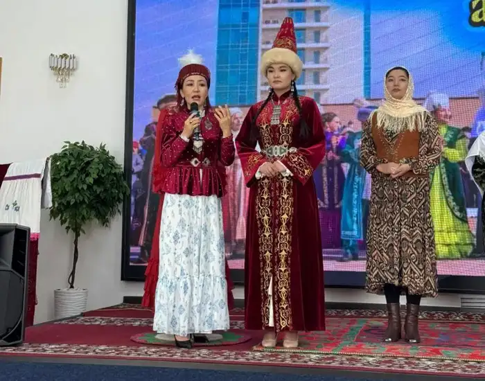 Ткани времени: молодежь Алматинской области погрузилась в философию национальной одежды Атырау