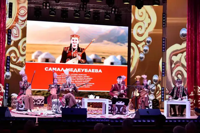 Актобе установил рекорд в жыр-искусстве Атырау