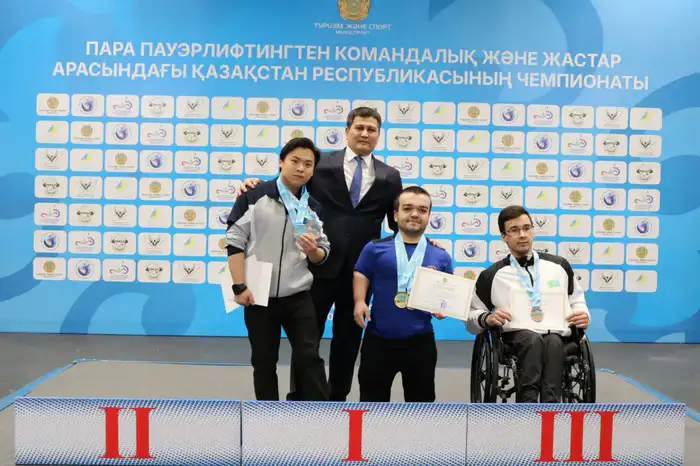 Спортсмены Астаны завоевали несколько медалей на чемпионате страны по пара пауэрлифтингу (5)