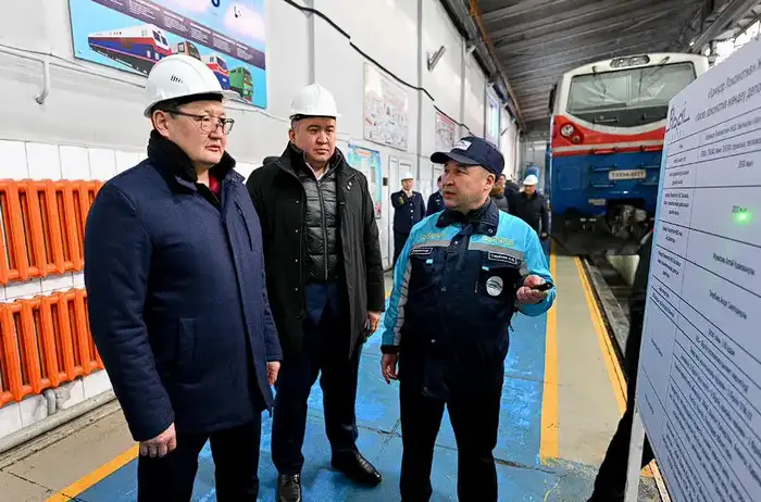 Аким области посетил локомотивное депо в Аягозе Атырау