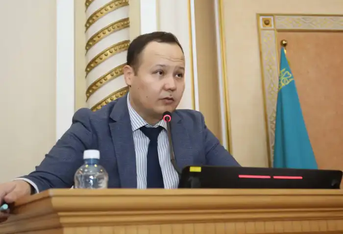 Обсуждение бюджета и социального развития на внеочередной сессии Мангистауского областного маслихата Атырау