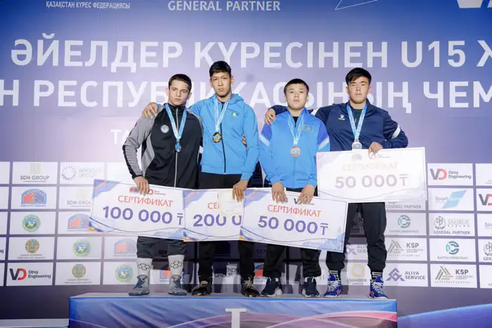 Трое борцов из области Абай завоевали золото на чемпионате Казахстана по греко-римской борьбе Атырау