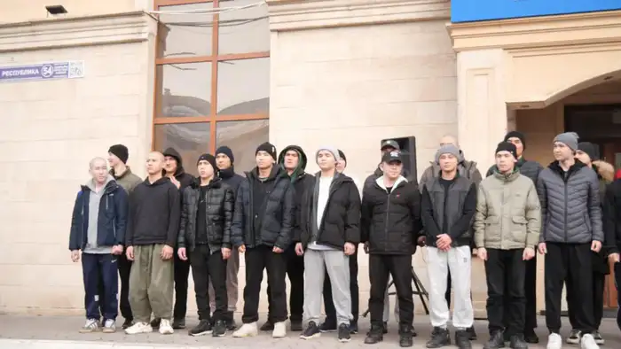 В Астане торжественно проводили первых новобранцев весеннего призыва на службу в армию (8)