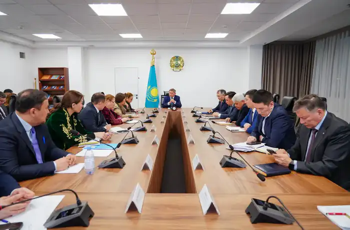 Министр науки обсудил с научным сообществом проблемы коммерциализации и финансовой дисциплины в области науки Атырау