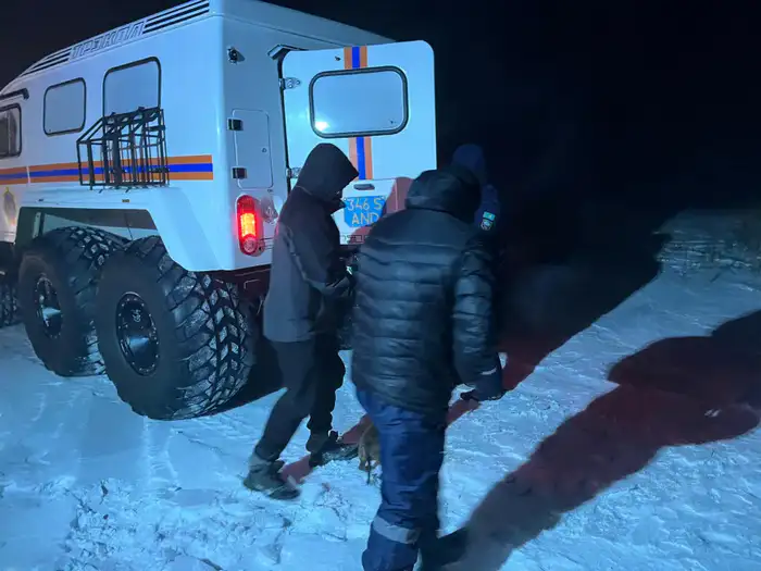 Спасатели МЧС Казахстана вывели 760 человек из снежного плена Атырау