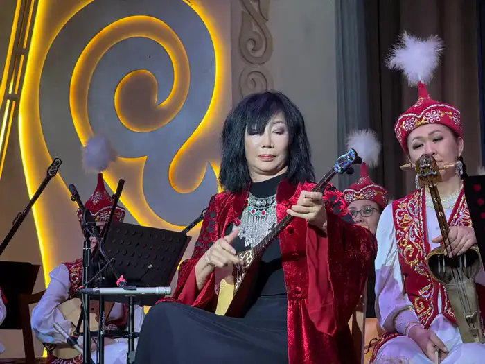 В Алматы состоялся концерт «Жамбылдың жыры, Динаның күйі» Атырау