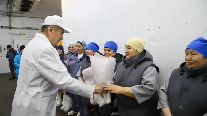 Аким ВКО поздравил с наступающим 8 Марта женщин, которые вносят особый вклад в развитие региона (2)