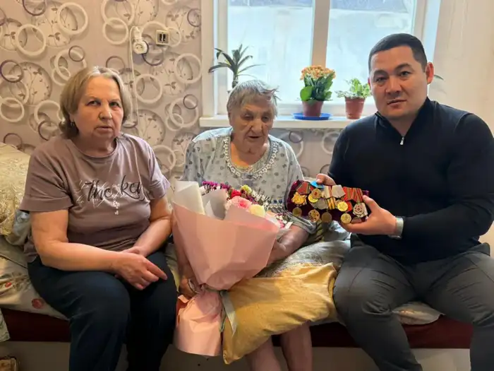 103-летняя труженица тыла Анна Дегтярева проголосовала на референдуме в Астане Атырау