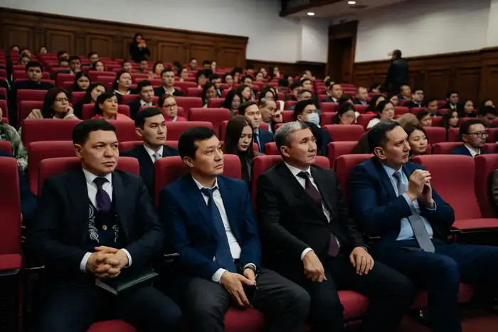 В Министерстве культуры и информации РК состоялась встреча с членами Общенациональной коалиции по разъяснению проекта новой Конституции (4)