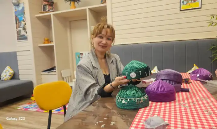 Креатор из Астаны провела благотворительный мастер-класс по расшивке тюбетейки в честь Наурыза (2)