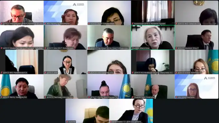 Обсуждение повышения эффективности коммуникации и улучшения учебных планов на аппаратном совещании в Комитете Атырау