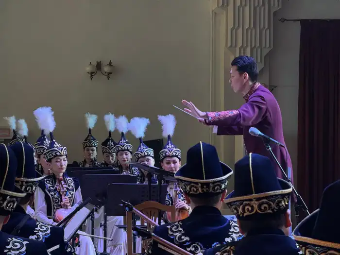 Концерт «Сен үшін» в Алматы: музыкальные произведения и выставка национальной одежды к Международному женскому дню Атырау