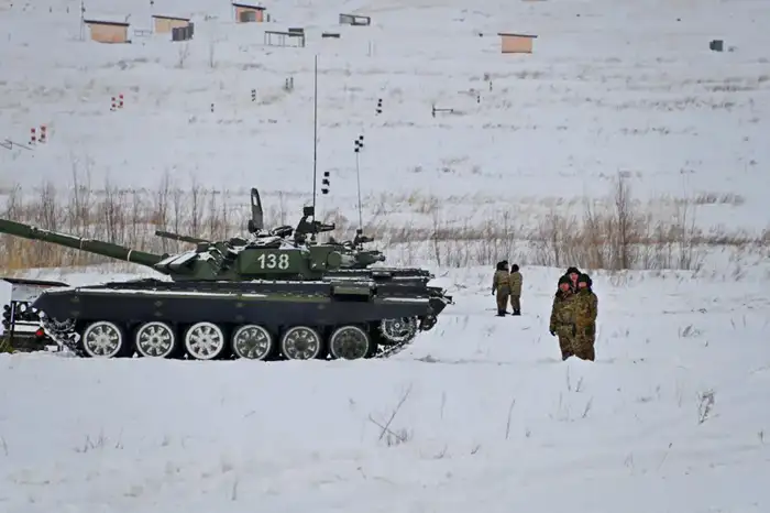 Танкисты отработали задачи по поражению целей в боевых условиях (3)