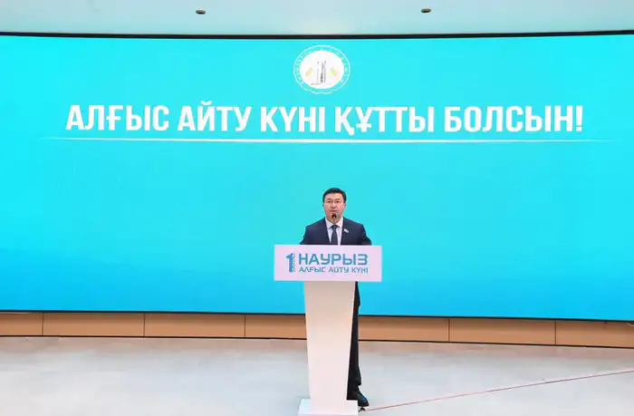 Глава региона наградил работников ряда сфер в честь Дня благодарности Атырау