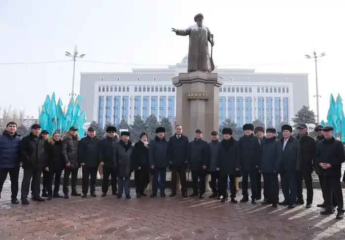 Церемония в Таразе: общественное признание культурного наследия Жамбыла Жабаева и его роли в национальном единстве Атырау
