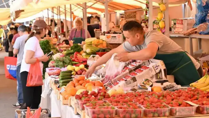 Сельхозярмарка в Алматы: фермеры из регионов Атырау