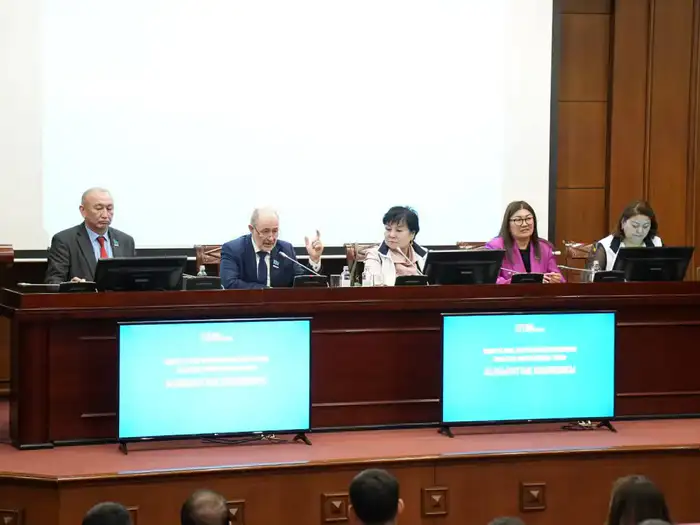 В Министерстве экологии прошла встреча с членами Общенациональной коалиции для обсуждения международных стандартов прав человека в проекте новой Конституции Казахстана Атырау