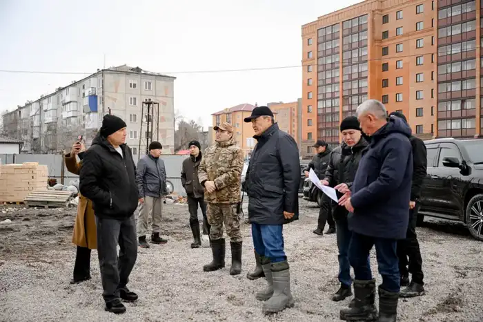 Аким области ознакомился с ходом строительства жилья в Петропавловске Атырау