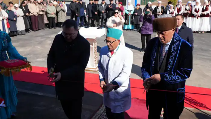 В Алматинской области открыты новые медицинские амбулатории и переданы ключи от жилья для семей Атырау