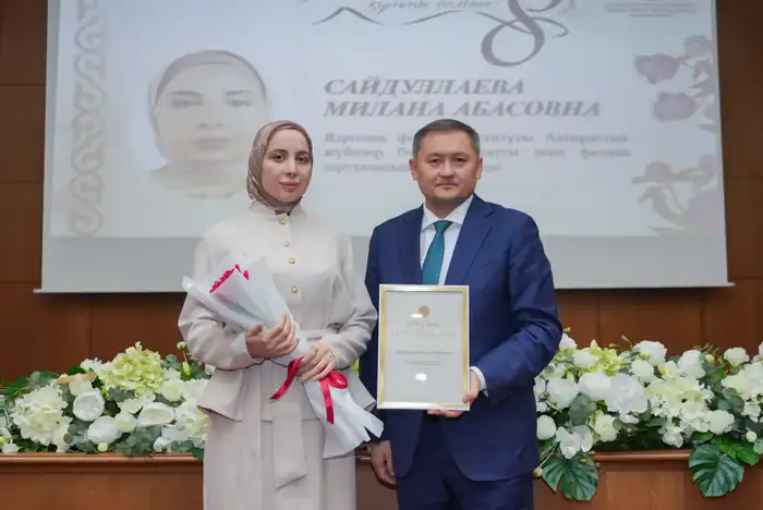 ИСПОЛНЕНИЕ ПОРУЧЕНИЯ ПРЕЗИДЕНТА: ЖЕНЩИНАМ-УЧЕНЫМ ВРУЧЕНЫ СЕРТИФИКАТЫ НА ЖИЛЬЕ (2)