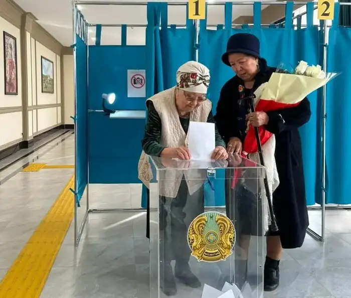 90 лет и в строю: голос ветерана на референдуме Атырау