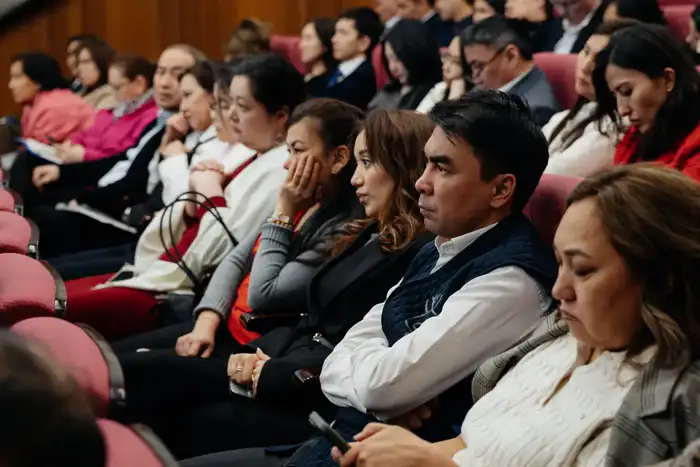 В Министерстве культуры и информации РК состоялась встреча с членами Общенациональной коалиции по разъяснению проекта новой Конституции (2)