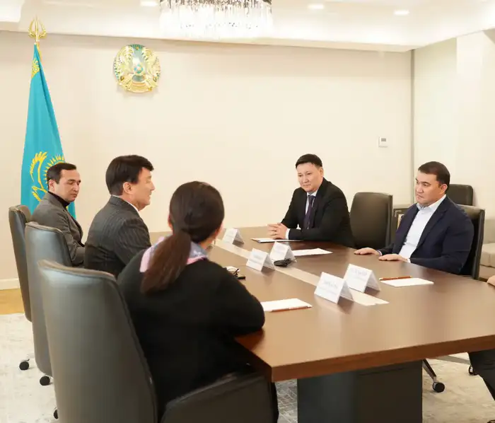 Обсуждение развития культуры и поддержки талантов на встрече акима Туркестанской области с деятелями искусства Атырау