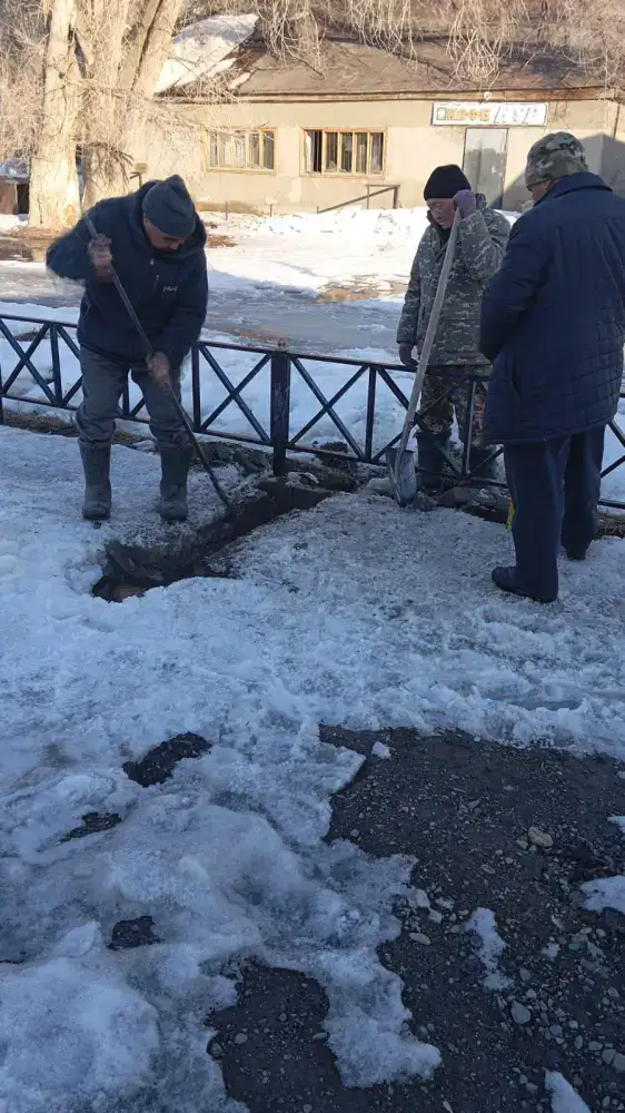 Очистка арыков и подготовка мостов в Урджарском районе для предотвращения паводков Атырау