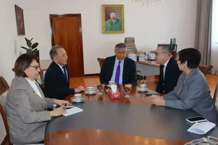 Обсуждение путей сохранения и развития тюркского литературного наследия на лекции в Национальной академической библиотеке РК Атырау