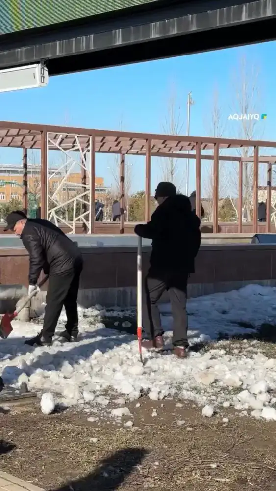 Сегодня жители Уральска вышли на первый в этом году общегородской субботник (3)