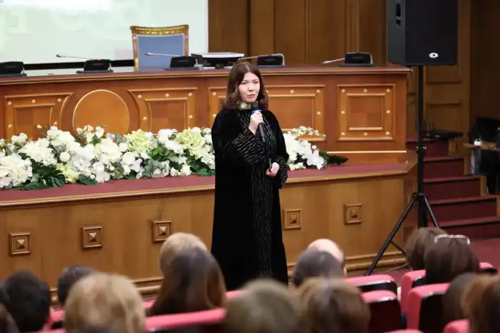 В Министерстве просвещения отметили подвиг учителя Марии Бедриной, спасающей застрявших в метели Атырау