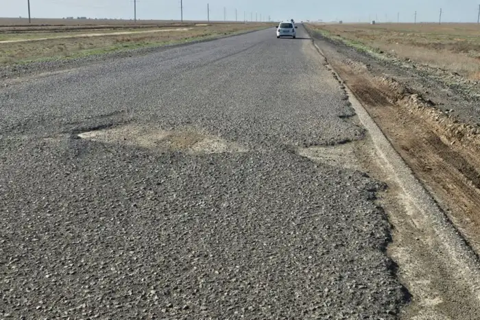 Аким Атырауской области отчитался о состоянии дорог: общая протяженность автомобильных путей составляет 6 542 километра Атырау