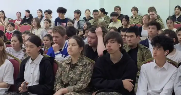 Обсуждение профилактики правонарушений: как знания законов могут предотвратить проблемы у студентов колледжа Атырау