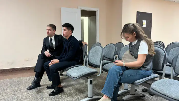 В Астане началось судебное разбирательство по делу казахстанских блогеров Ерболата Жанабылова и Эльмиры Толегеновой Атырау