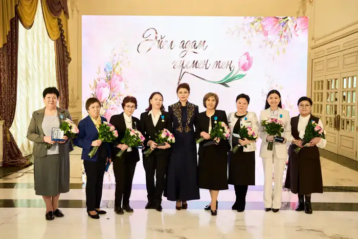 В честь 8 Марта от имени Президента вручены государственные награды (9)