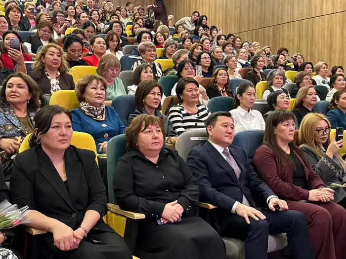 В Астане женщины-педагоги зажгли вечер наград и тепла Атырау