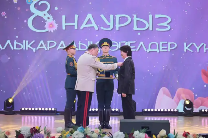 Награждение Лейлы Солтановой: новый импульс для культурного развития полиции ВКО Атырау