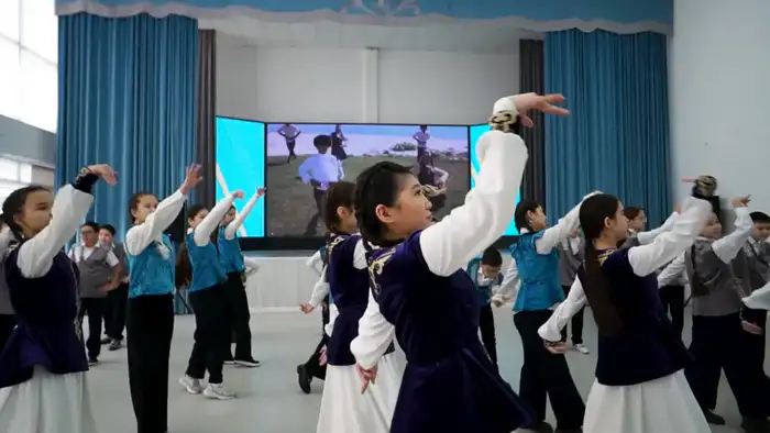 20,000 Students in Pavlodar Region Celebrate Nauryz with Traditional Dance 'Қара жорға' Атырау